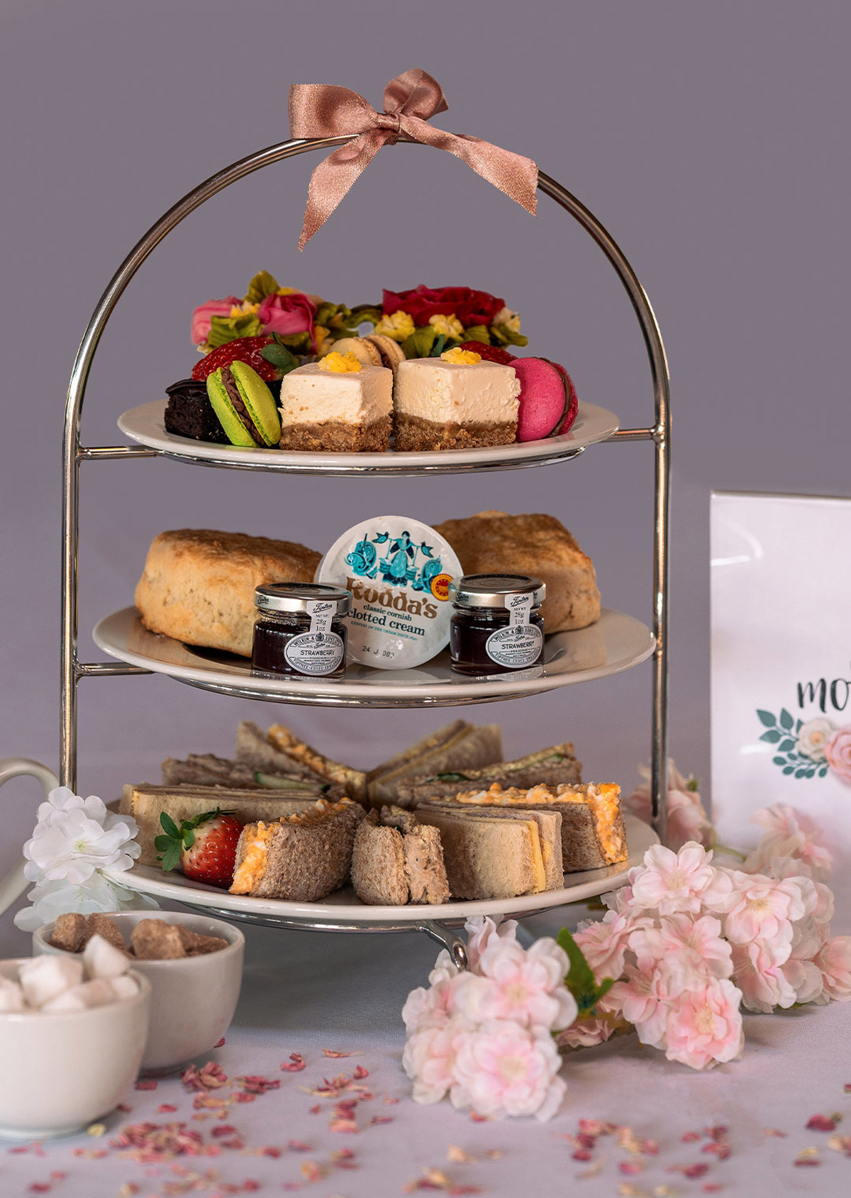 Image of 4 mother's tea main 4 web portrait 1520x1080